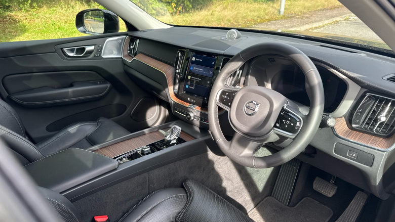 Volvo XC60 2.0 B5P Ultimate Dark 5dr AWD Geartronic Petrol Estate